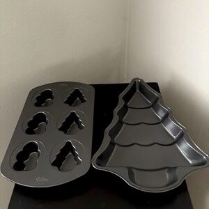 Wilton Gray Bakeware Set for Holiday Baking